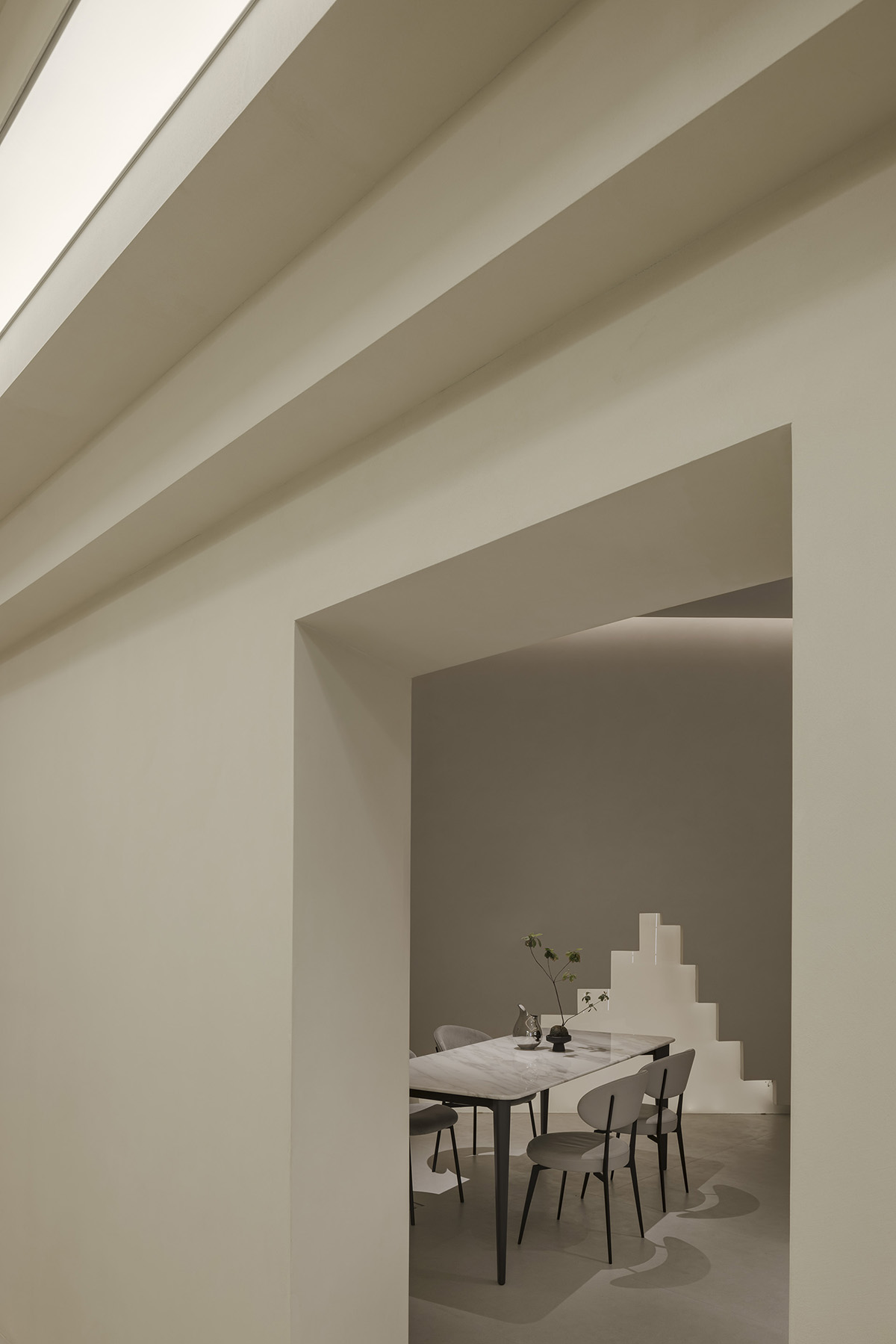 Simple Cuisine Gallery mimics waterfalls, with flowing facades that evoke water movement in China 