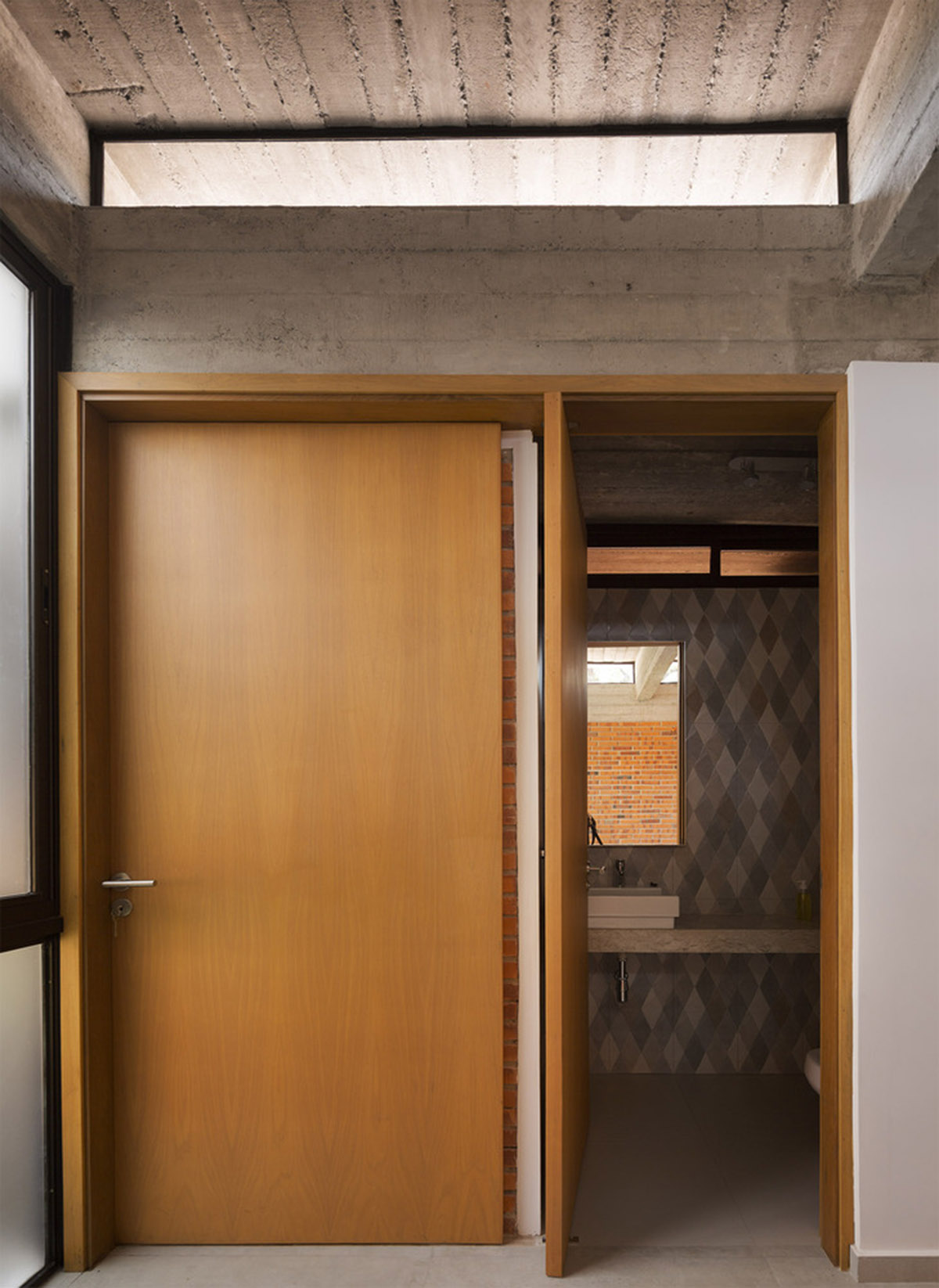 Concrete roof slabs and surfaces freely fly over this brick house in Paraguay by Culata Jovái Group