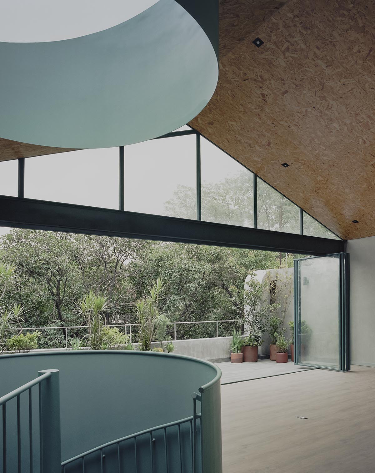 AMASA Estudio renovates 1940s house with green tones and central skylight in Mexico