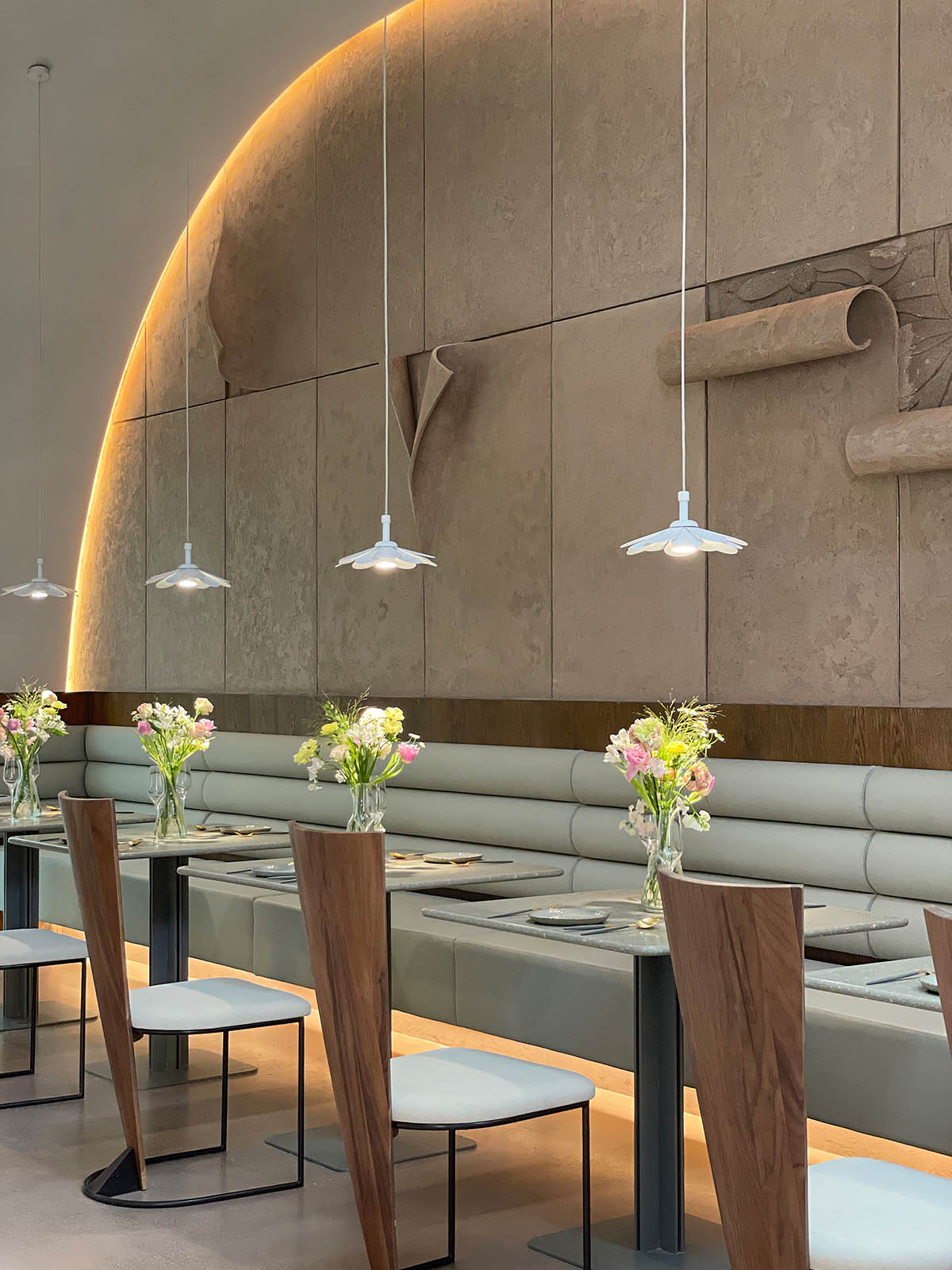 Liang Architecture Studio reflects natural forms and beauty of flowers in Tomacado restaurant