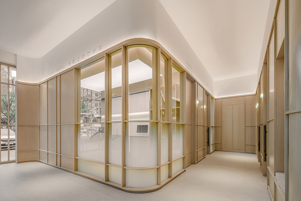 JACKY.W DESIGN completes dental clinic with rounded wooden walls and natural tones in China 
