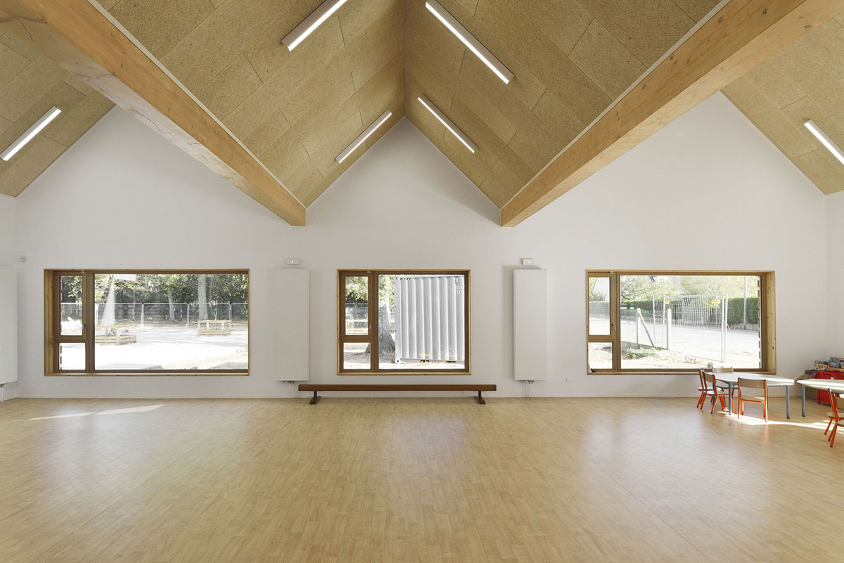 This human-scale school in French town wrapped by different geometry of wood claddings