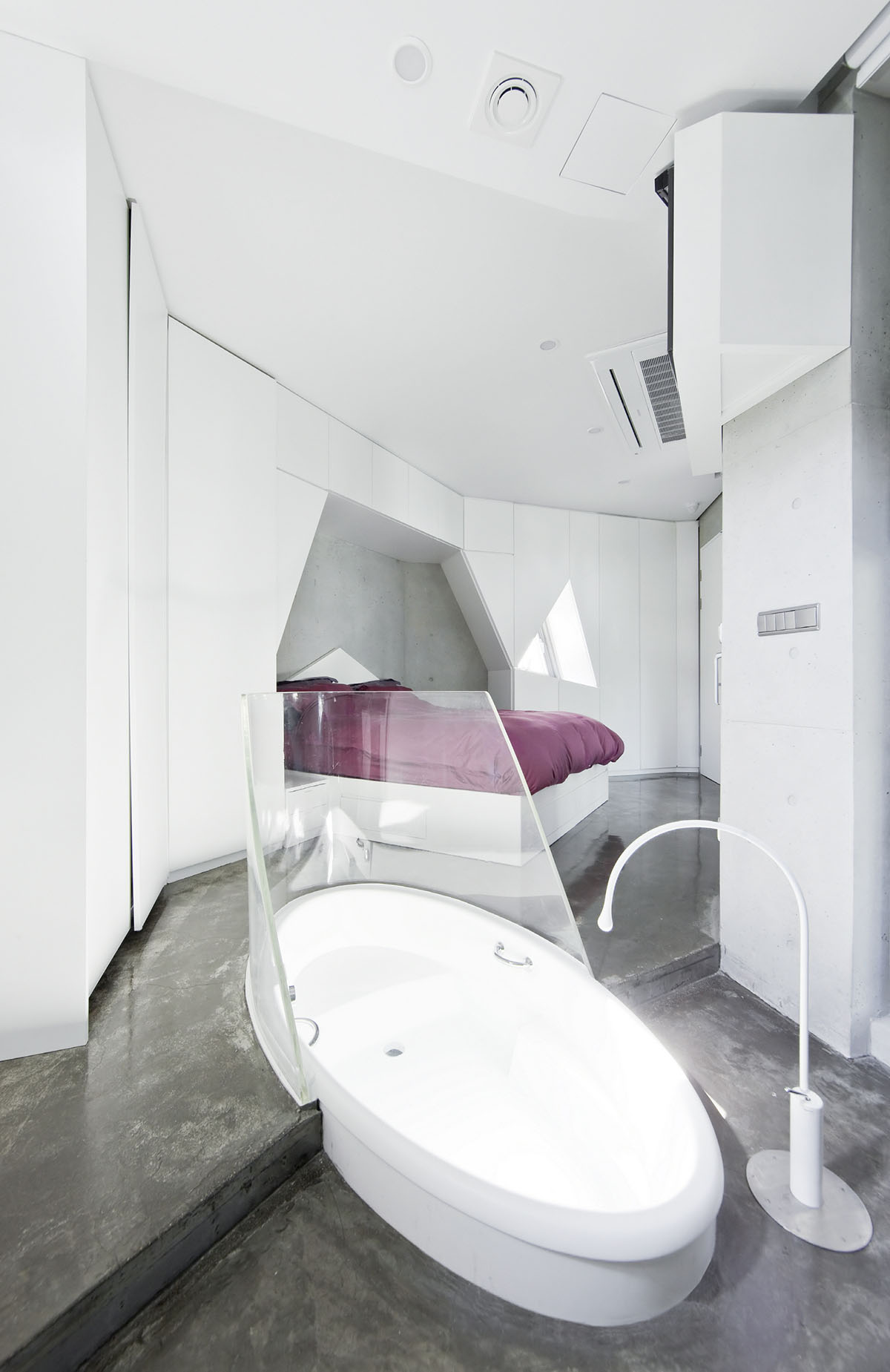 HyoMan Kim sets this polyhedron house on Bukhansan mountaintop to create climbable white petal