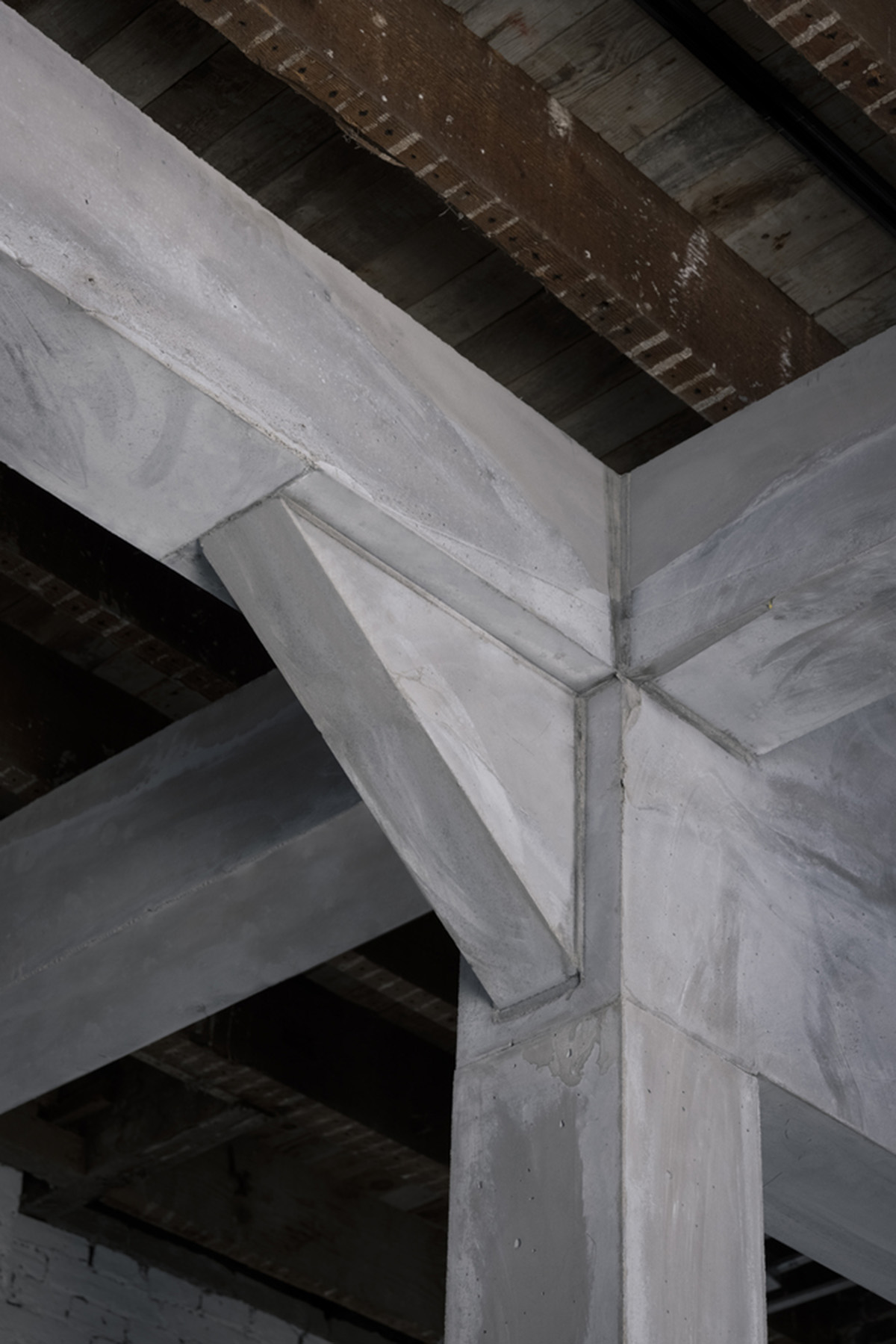 Atelier tao+c converts old residence into a store with free standing elements in Shanghai 