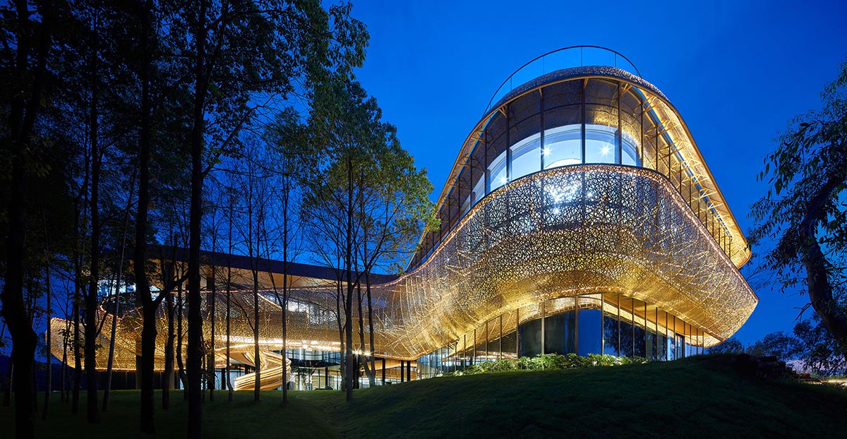 Archperience Design creates bamboo skin for visitor center that shines like a lantern in China 