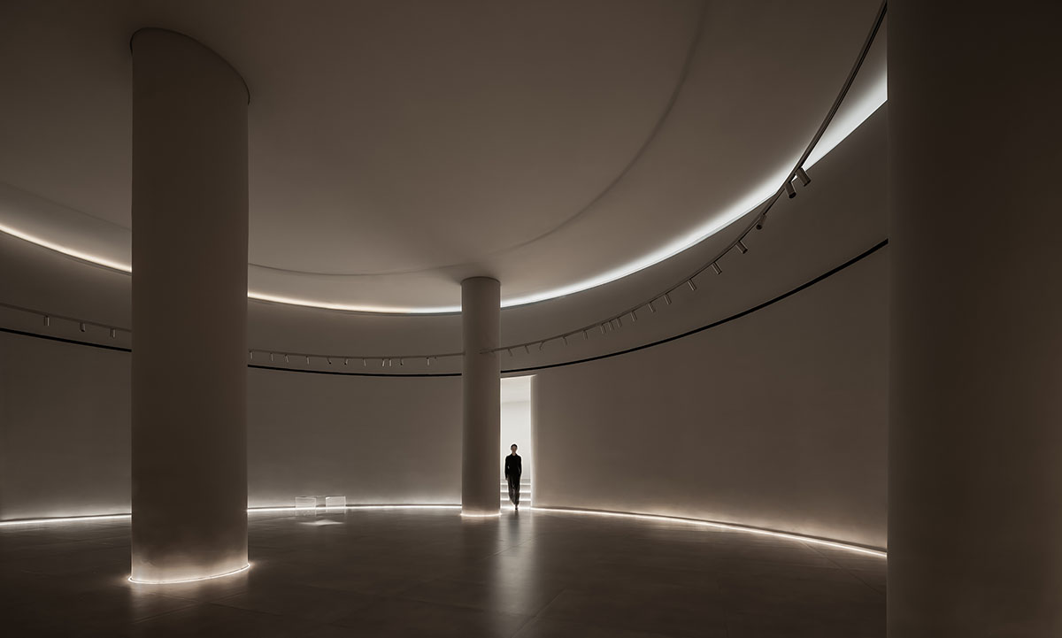 Cun Design completes ROSEMOO Headquarters Office with white linear volume in Beijing