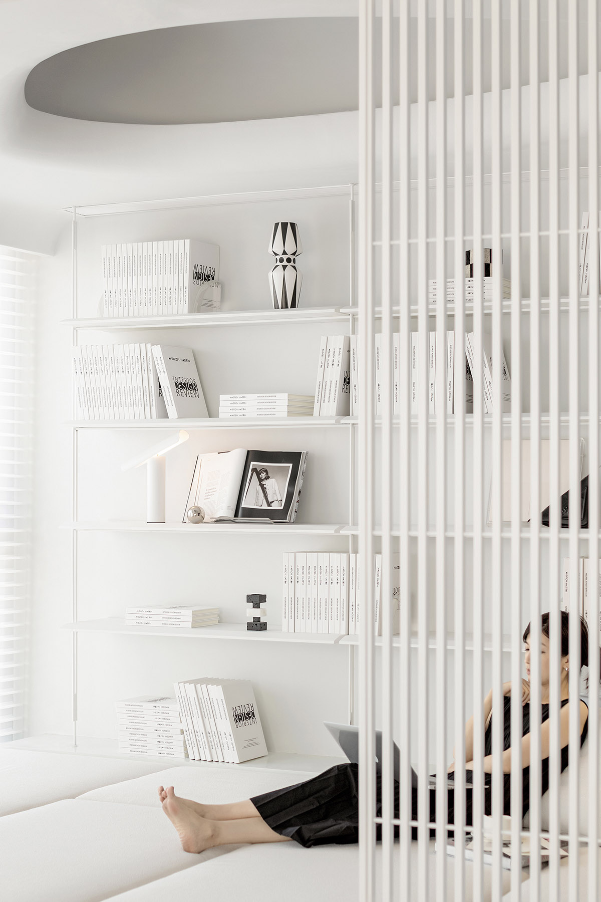 FREEFORM DESIGN completes apartment interior with fashionable and artistic look in China