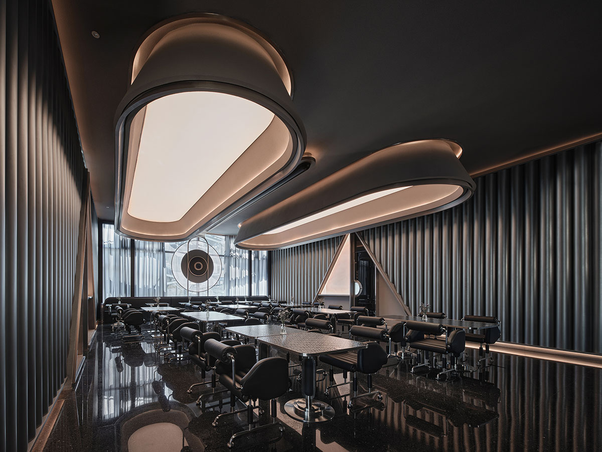 PIG Design sculpts restaurant building with diamond-shaped lines and retro effect in China