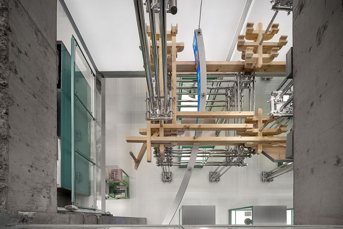 BloomDesign combines stainless steel tubes with timber joints to create retail store in China 