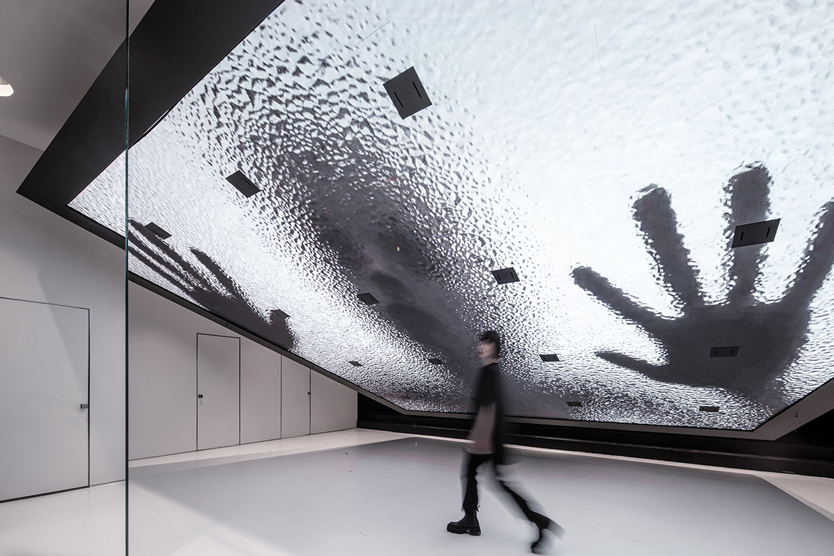Various Associates integrates giant variable screens to interiors of fashion boutique in Chengdu