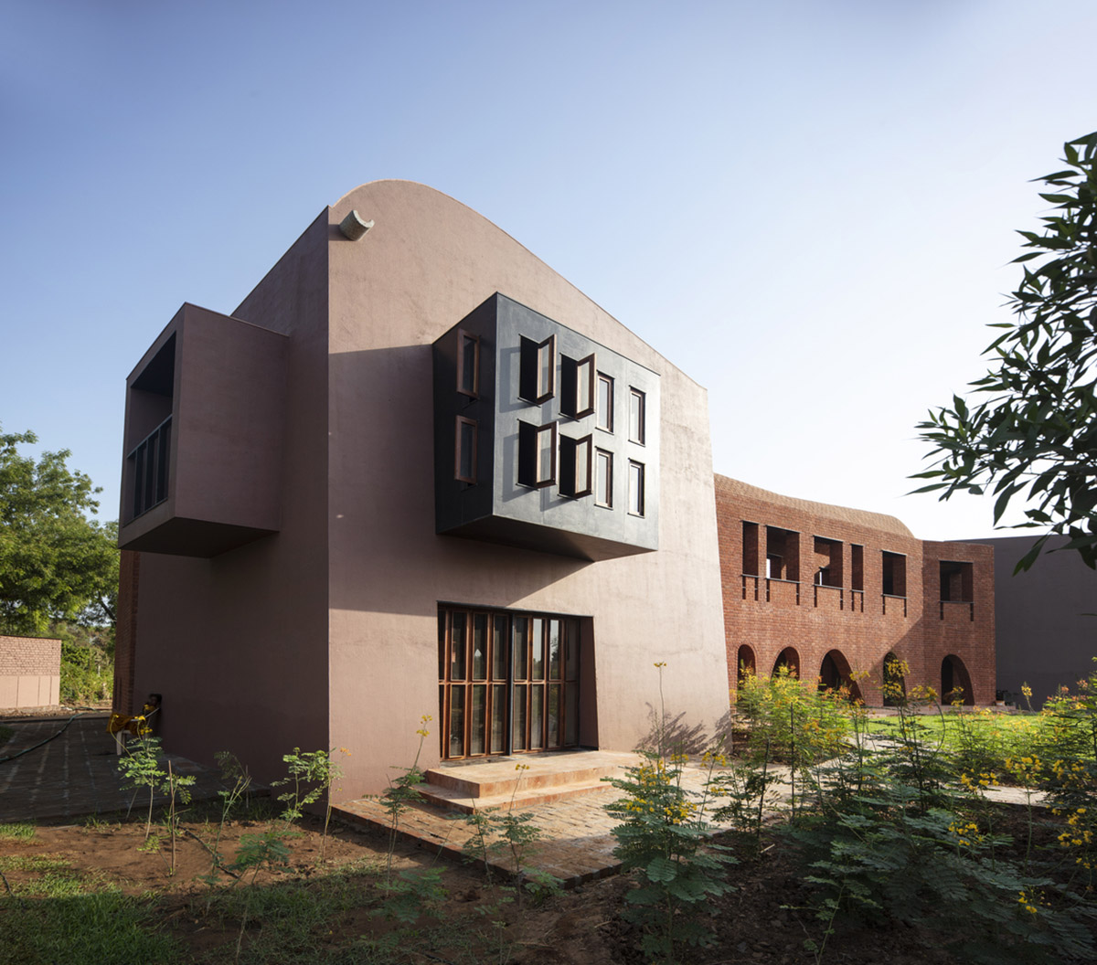 A school built from tilted brick vaults evoke a child's freedom in India