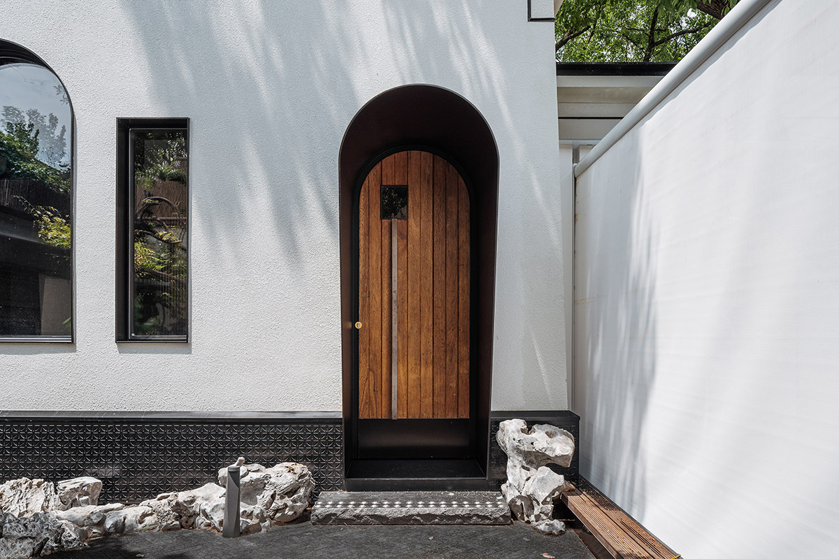 Wutopia Lab designs Hiding House featuring a micro Chinese garden in Shanghai