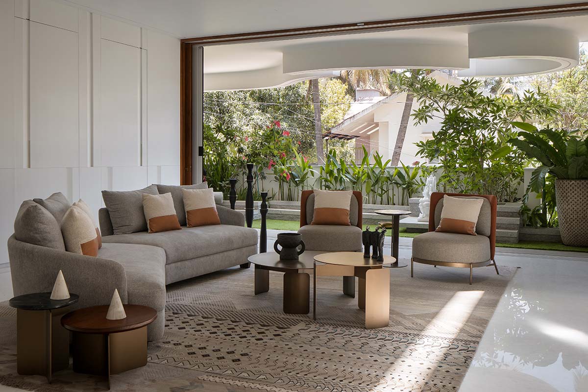 Whispering Curves House features a curved fa&ccedil;ade, giving a hug to nature in Bangalore