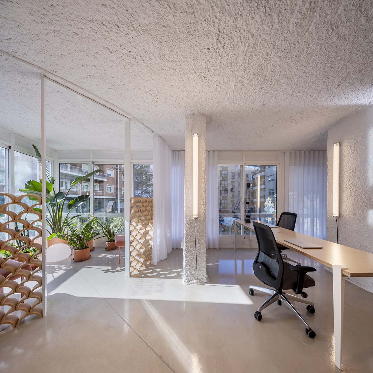 Laura Ort&iacute;n designed its own architecture office for 