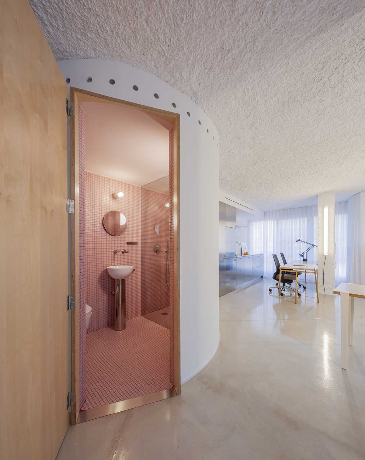 Laura Ort&iacute;n designed its own architecture office for 