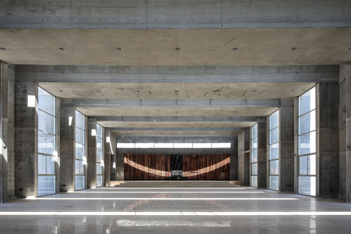 Sliced concrete walls create rhythm and allow abundant natural light for chapel in Monterrey