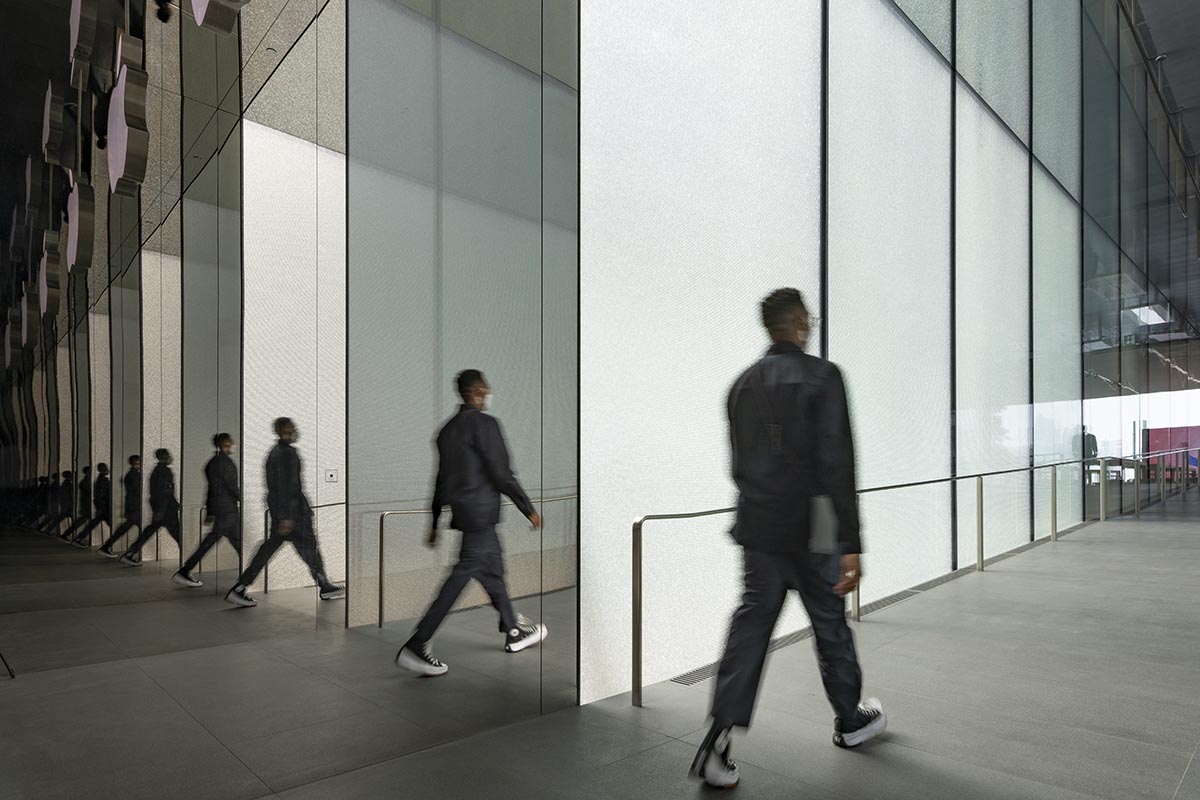 Foster + Partners designs new Apple store like a 