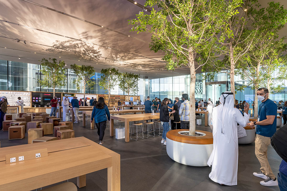 Foster + Partners designs new Apple store like a 