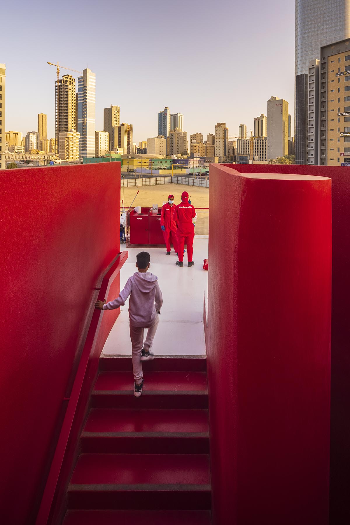 TAEP/AAP creates restaurant featuring a multifunctional grand canopy in Kuwait 