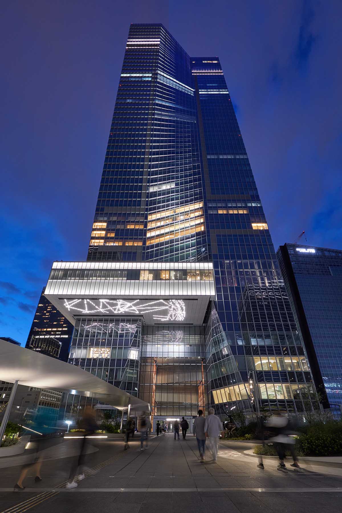 OMA completes its first project in Tokyo, Toranomon Hills Station Tower 