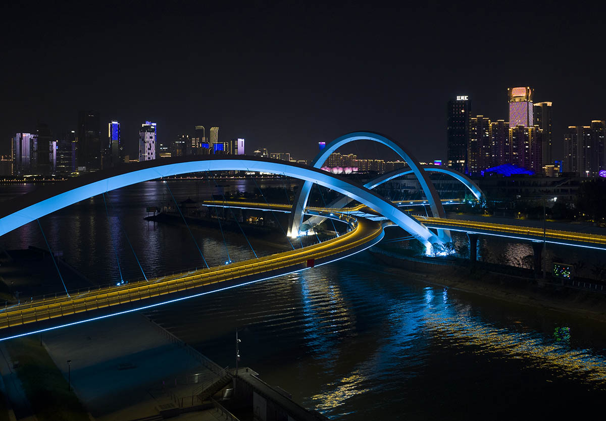 Zaha Hadid Architects reveals the silk-inspired bridge of Hangzhou with a sinuous form
