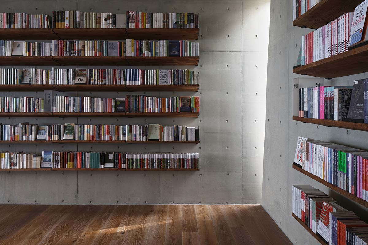 TAO completes concrete bookstore with protruding structure on a steep slope in China 