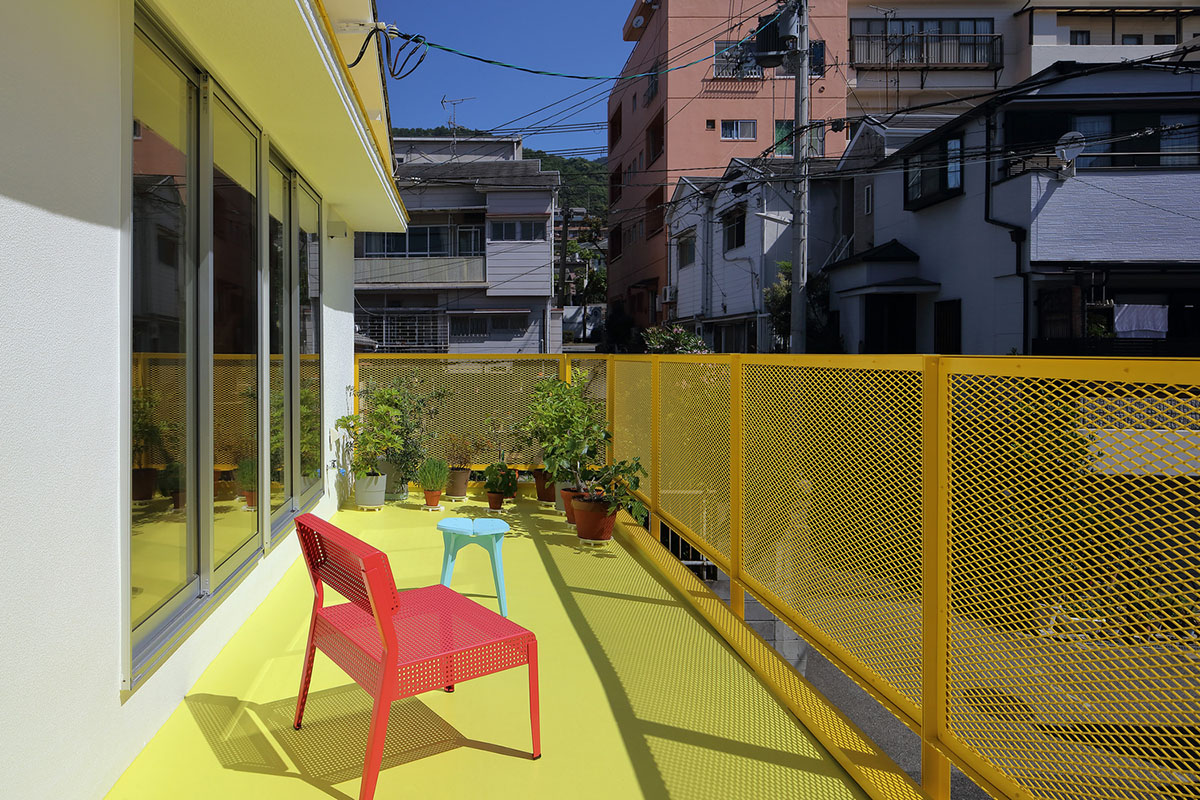 24d-studio renovates old Japanese house with structural colorful arches to create continuous space