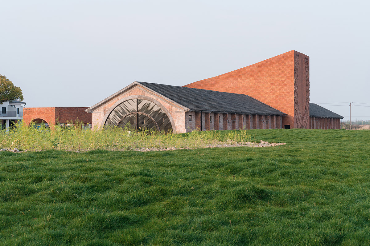Roarc Renew repurposes old granaries as an art centre with flowing brick corridors in Jiaxing, China