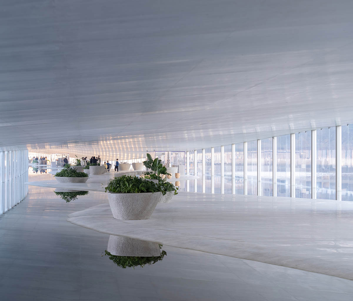 Junya Ishigami+Associates built one-kilometre-long museum on a manmade lake in China 