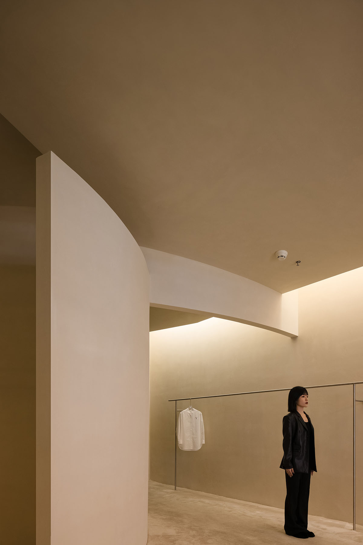 AD ARCHITECTURE designs store with light yellow curved walls that create comfort and softness 
