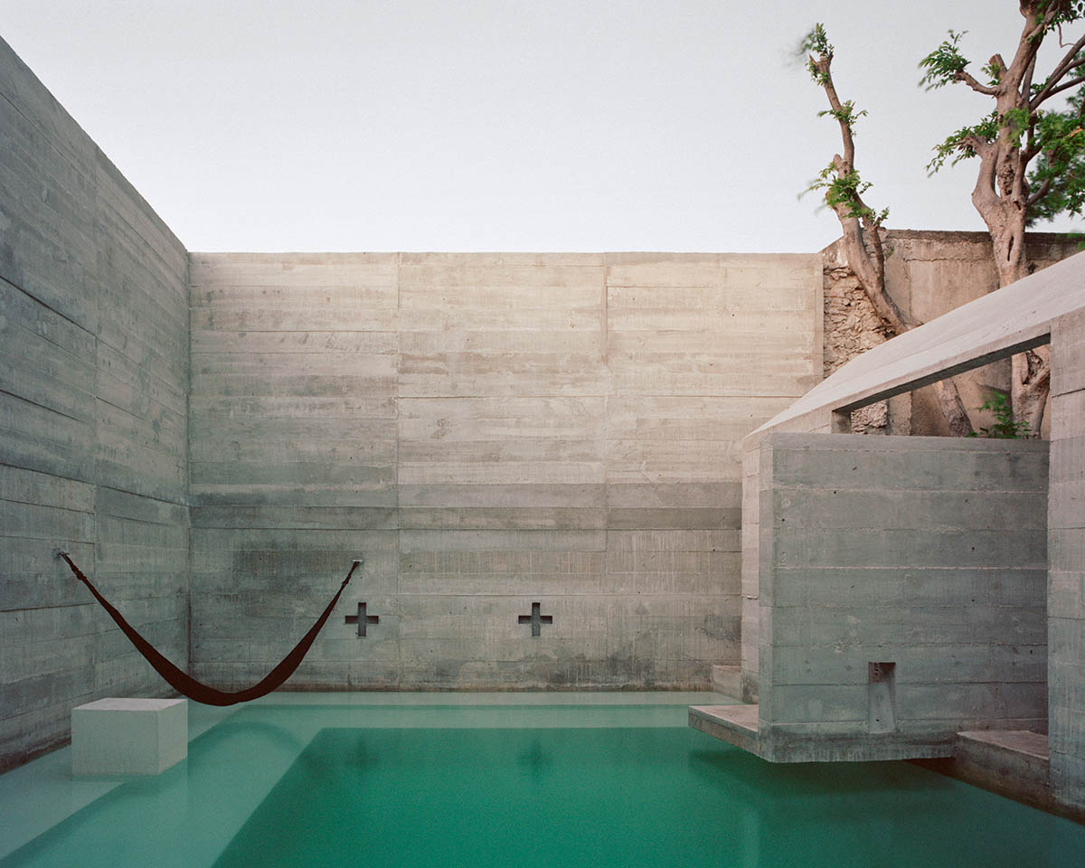 Ludwig Godefroy Architecture designs tropicalized Casa Mérida that references to Mayan antic culture
