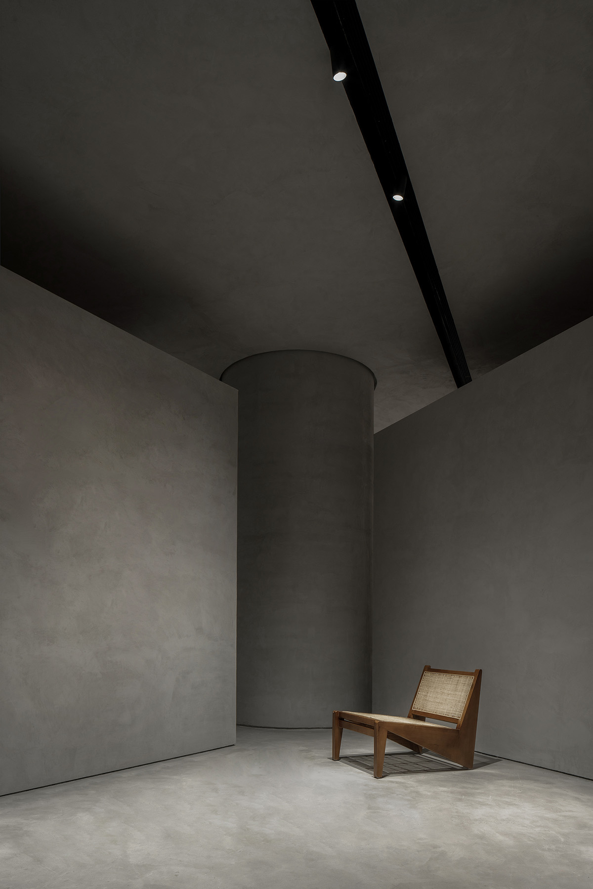 JST ARCHITECTURE creates dark-colored palette by adding a geometrical aesthetic to this showroom