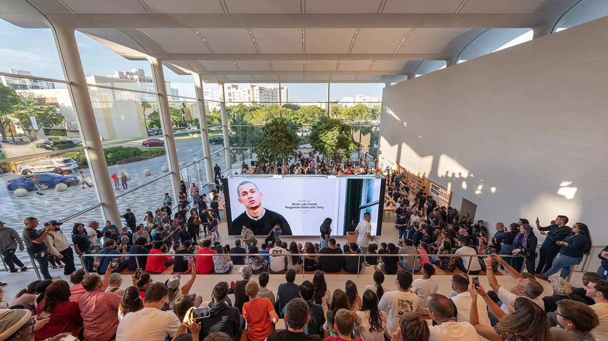Foster + Partners' Apple store features undulating vaulted roof taking cues from Miami's climate
