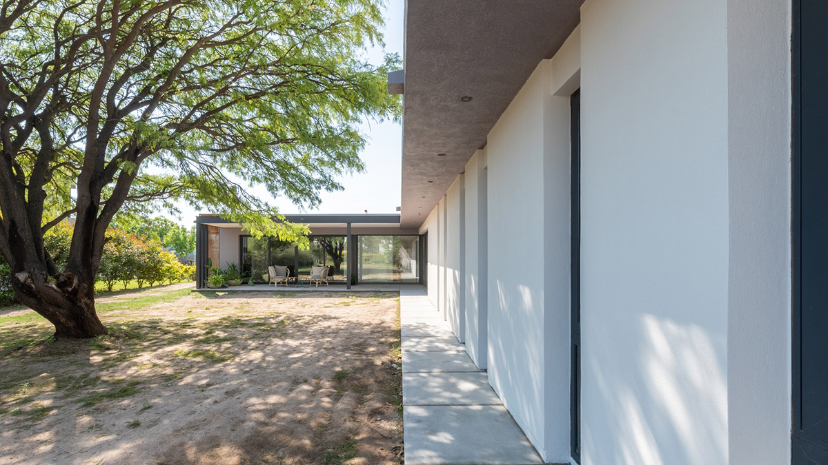 CPD ESTUDIO completes House Francia with corten steel volume in Argentina