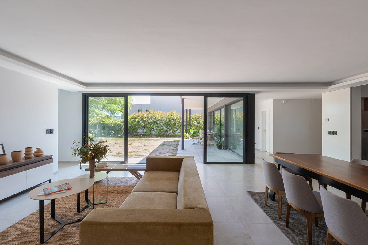CPD ESTUDIO completes House Francia with corten steel volume in Argentina
