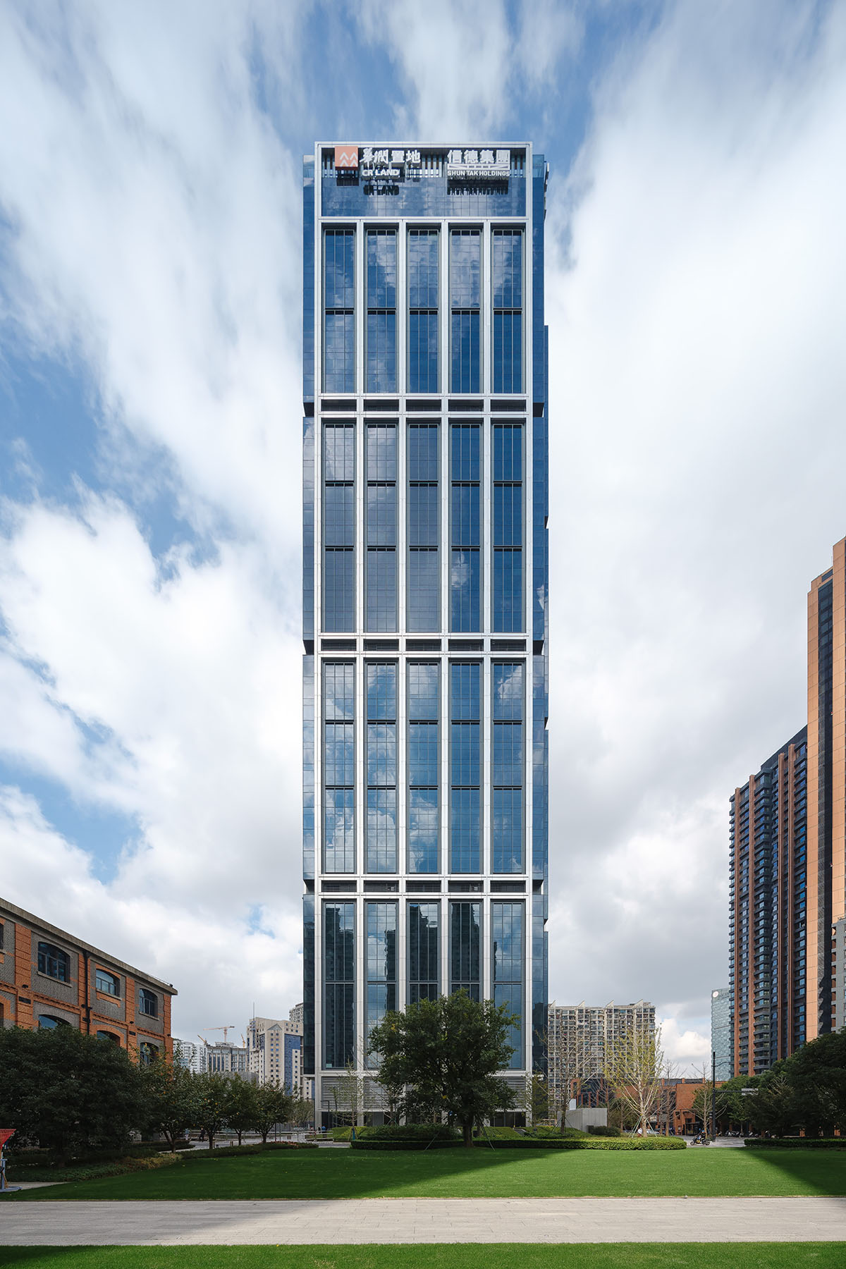 Foster + Partners completes first office tower in Suhewan, Shanghai