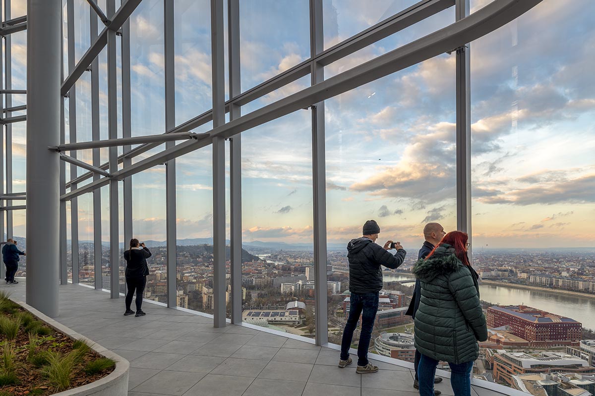 Foster + Partners completes new sustainable headquarters in Budapest 