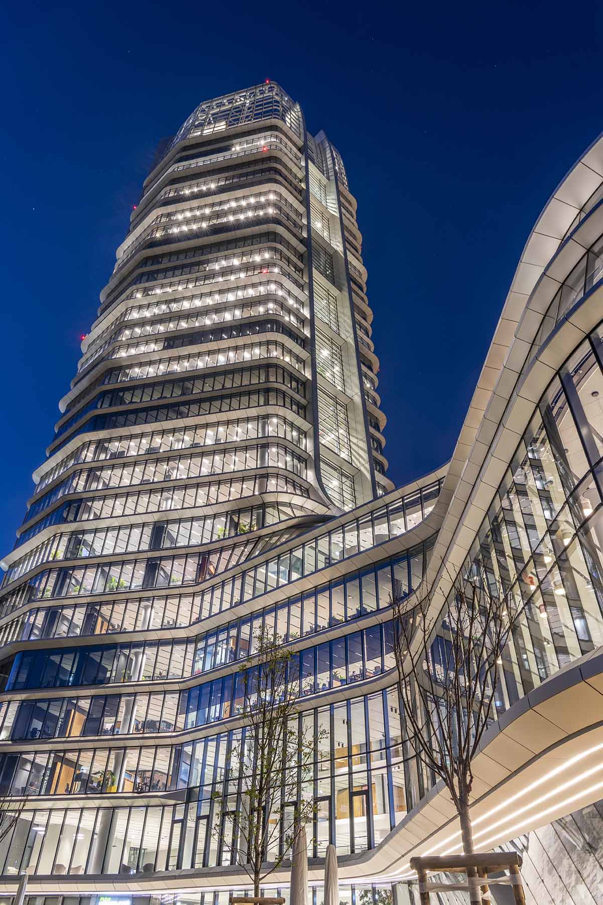 Foster + Partners completes new sustainable headquarters in Budapest 