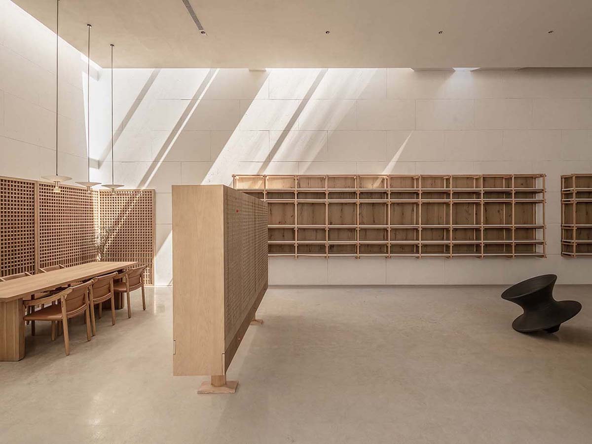 Waterfrom Design creates peaceful interior with wooden furnitures for tea community center in China