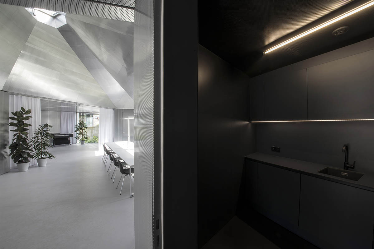 CHYBIK + KRISTOF creates user-friendly modular structure for research center in the Czech Republic 