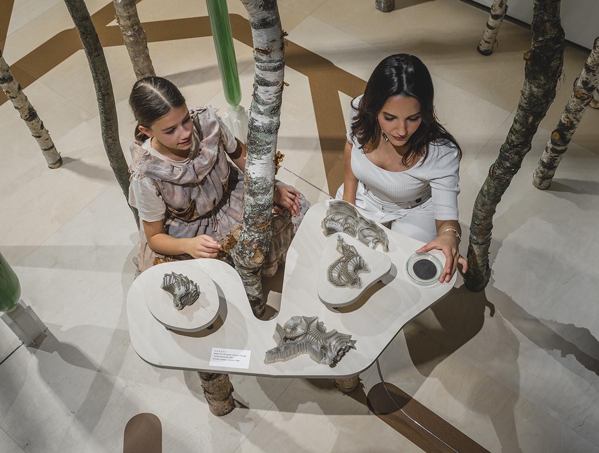 L'exposition Deep Forest plonge dans les processus bio-numériques à travers l'architecture et la nature 