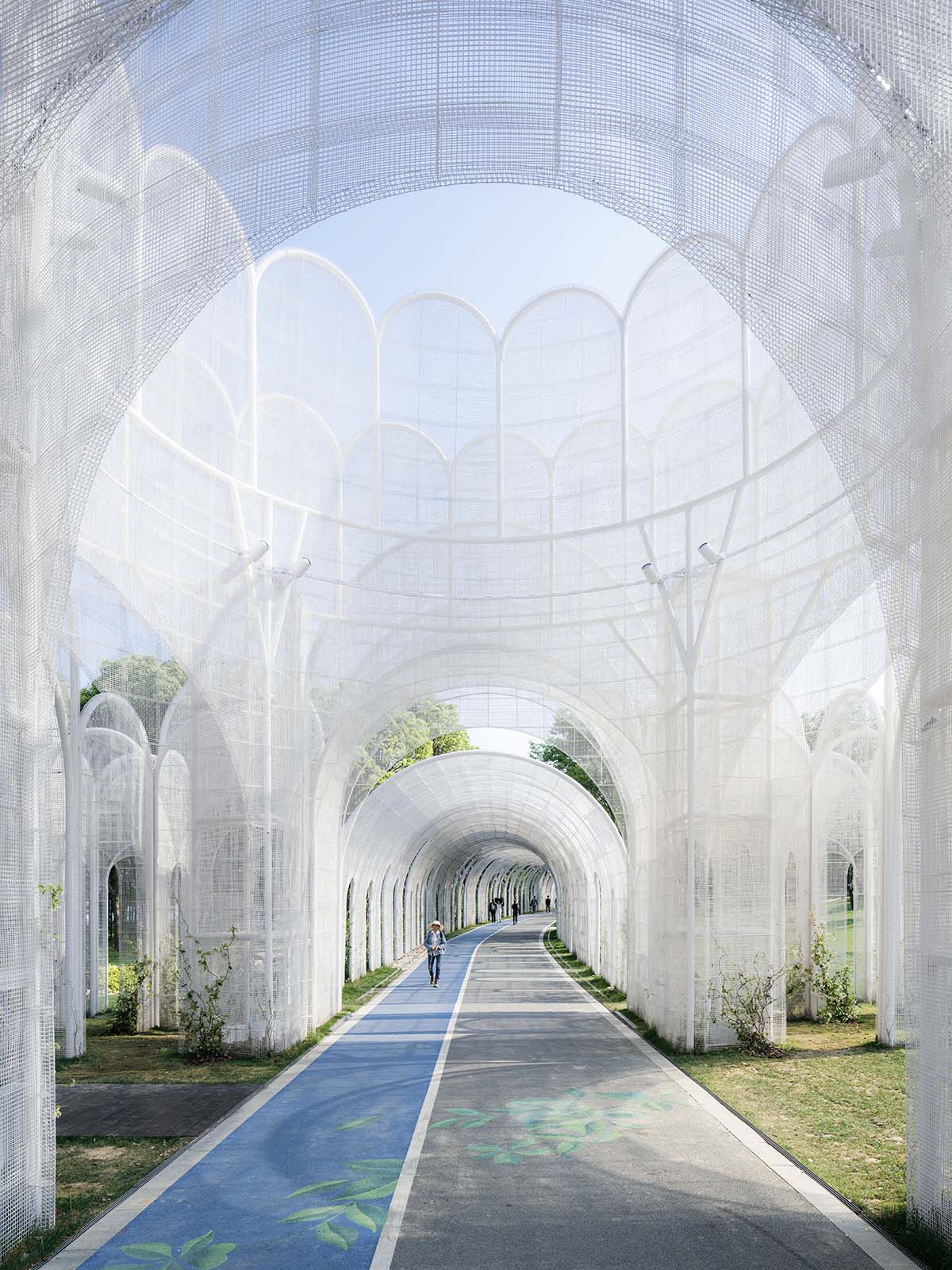 Wutopia Lab creates dragon-like pergola referencing traditional Chinese paintings in Wuxi