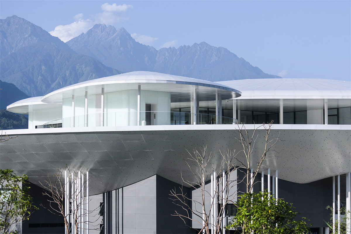 Archermit completes public building with bamboo forest and cloud-like elevated platforms in China