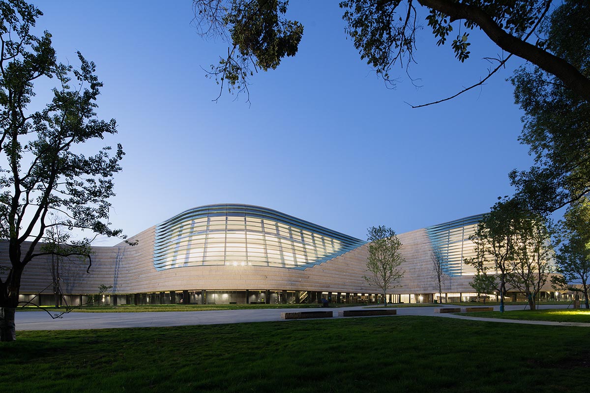 Mound-shaped museum by CSWADI rises from the earth like