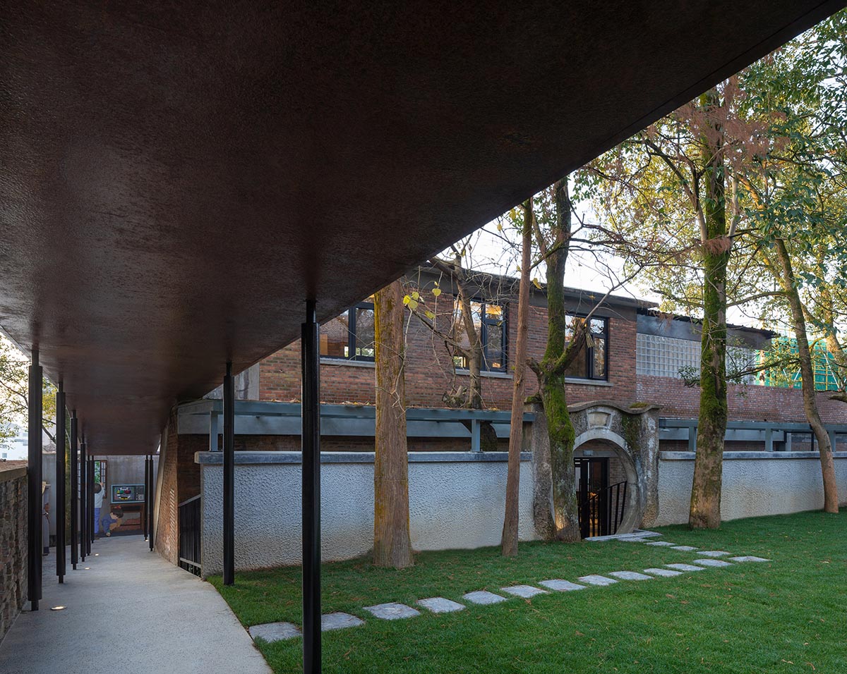 y.ad studio converts former hospital and old factory dormitories into homestay hotel in China