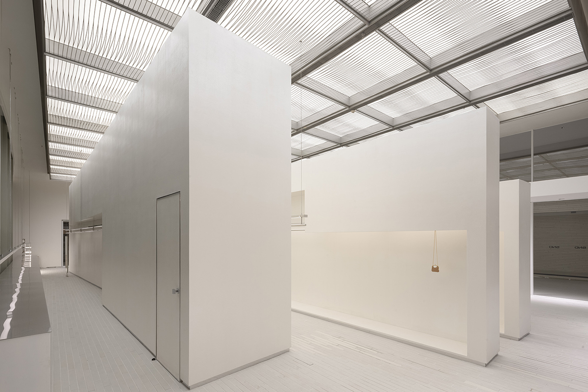 Various Associates creates a spatial experience of moving in waves for SND Sanya store in China