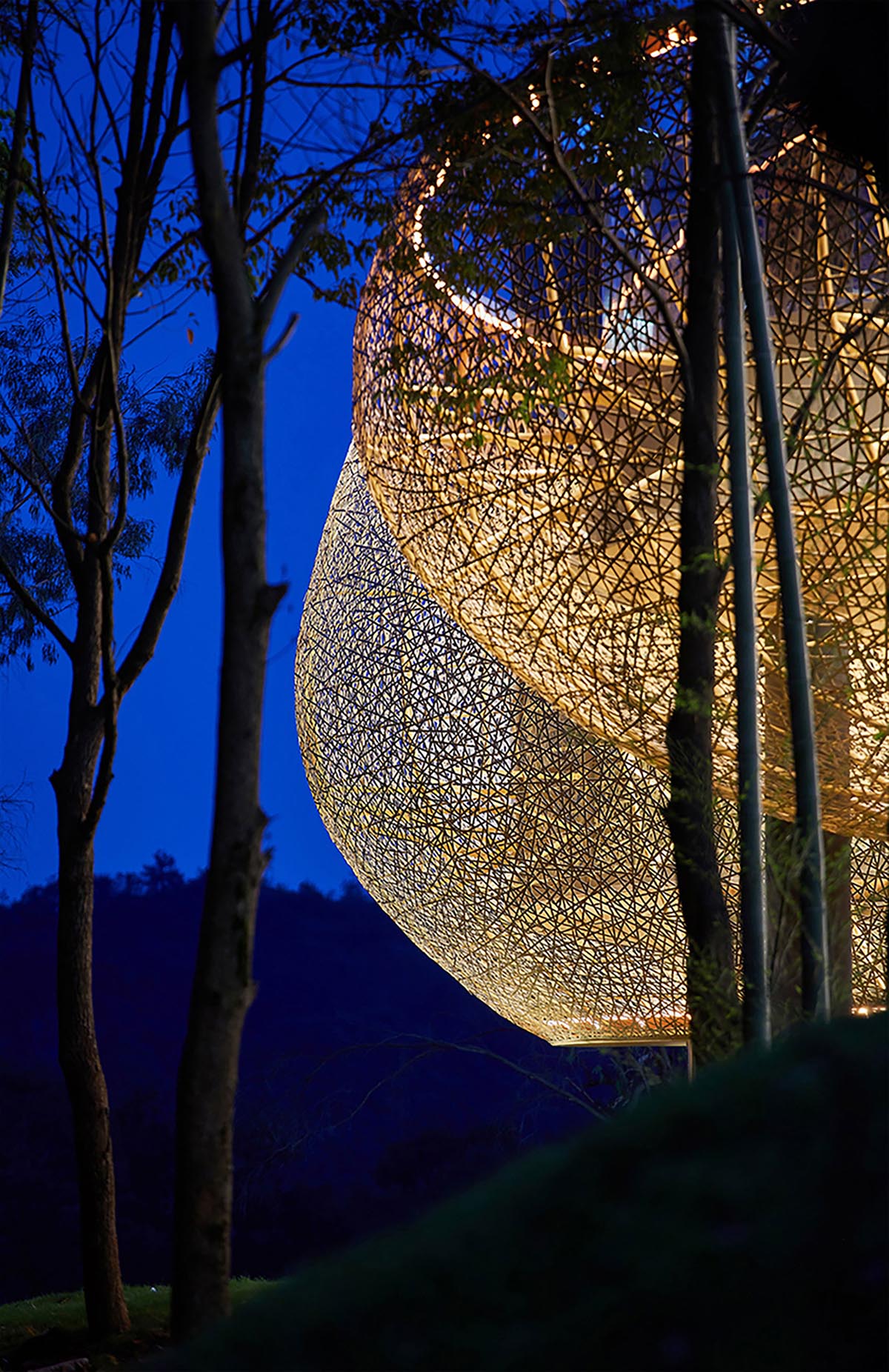Archperience Design creates bamboo skin for visitor center that shines like a lantern in China 