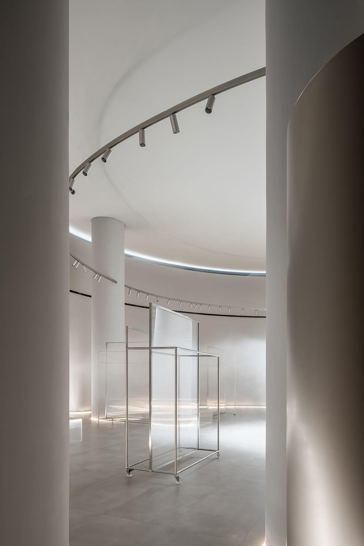 Cun Design completes ROSEMOO Headquarters Office with white linear volume in Beijing