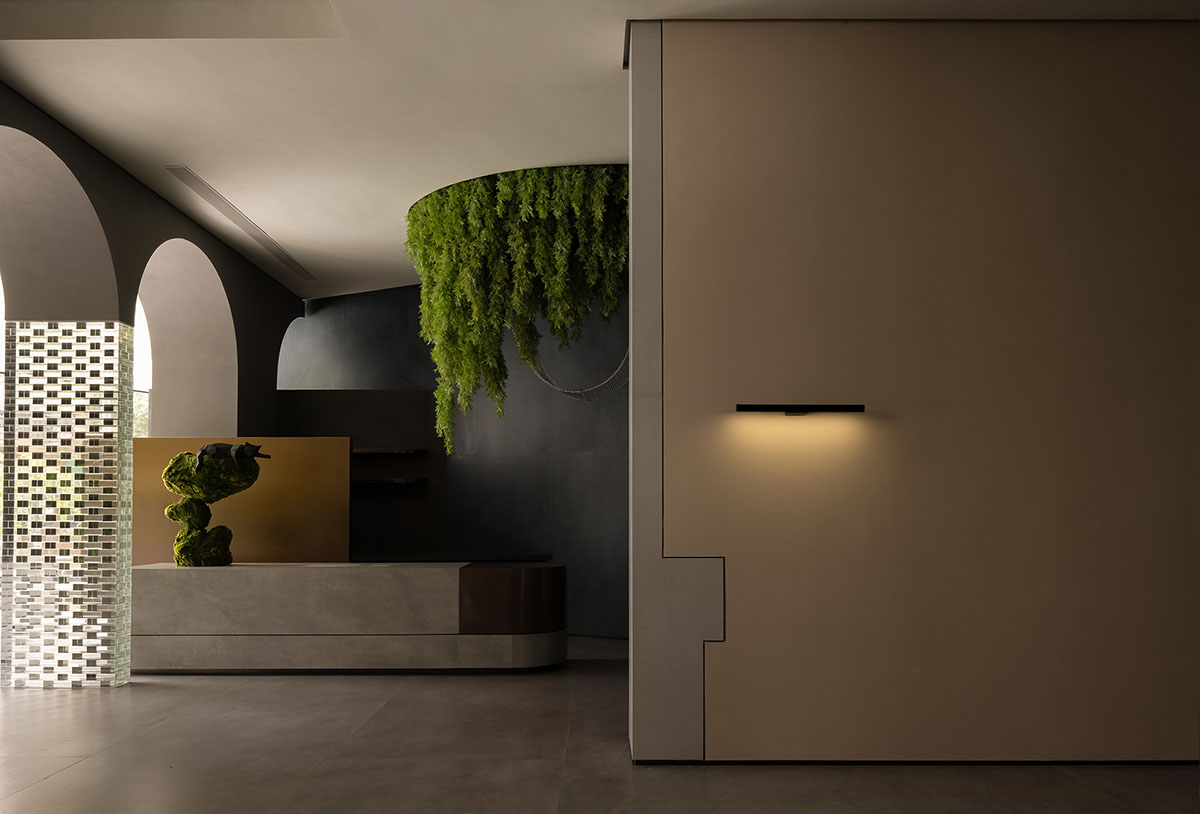 Curved walls and cave-like holes form I.T CERAMICHE Headquarters by Foshan Topway Design