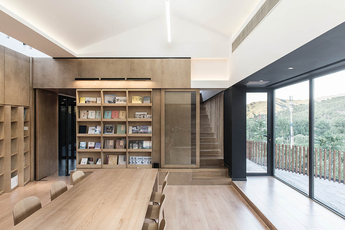 Fon Studio completes Donghulin Guest House on a hillside in Beijing